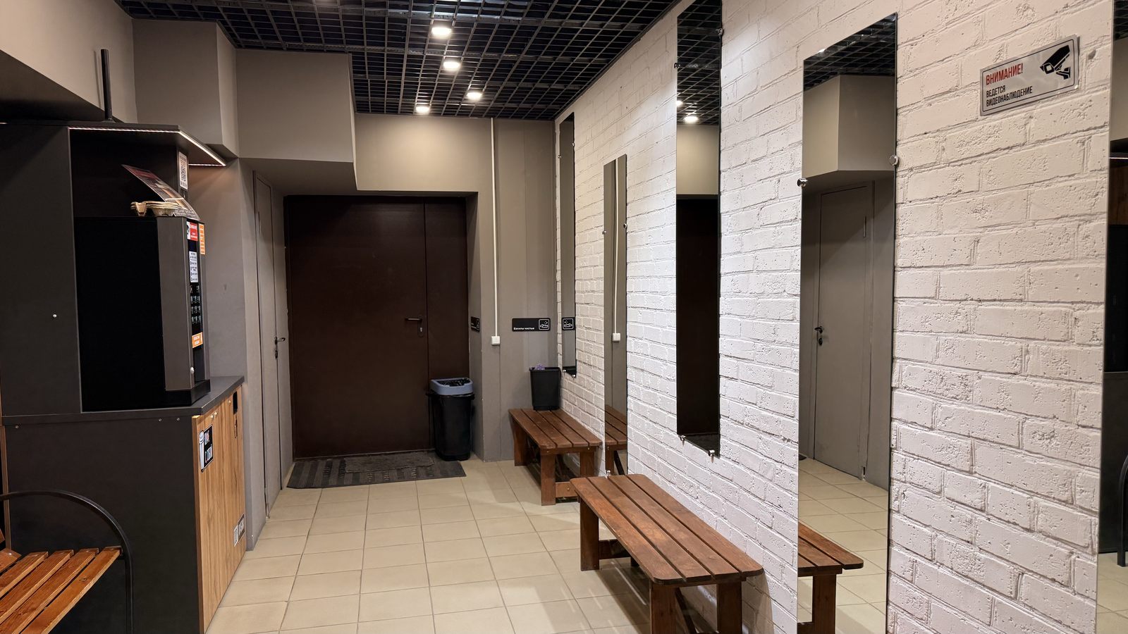 Вход в школу — школа танцев Big Style School